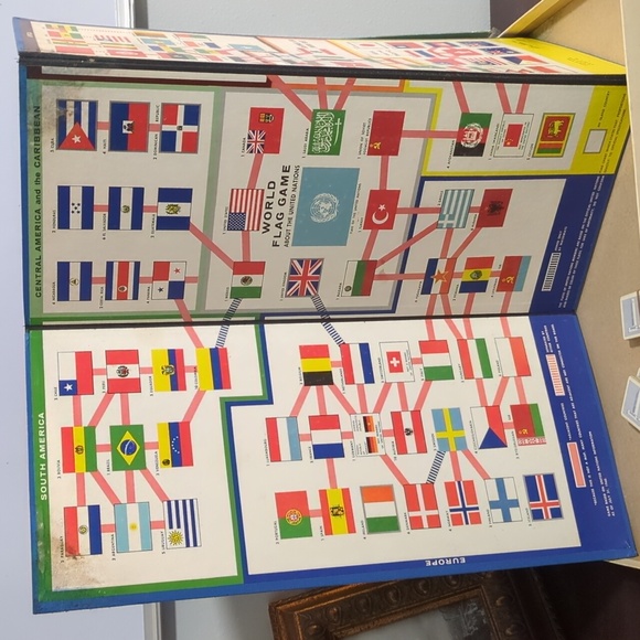 Vintage 1961 World Flag Game About The United Nations Board Game Parker Brothers - Picture 1 of 3